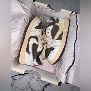 Jordan 1 Low Travis Scott Mocha